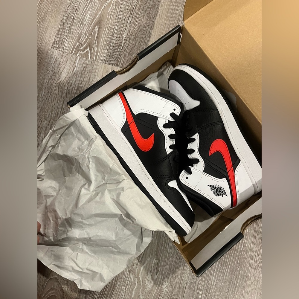 jordan’s 1 mid